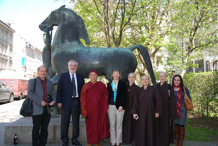 Master Hsin Tao discussed the concept of interdependent diversity and the state of Avatamsaka with Professor Michael von Brück.