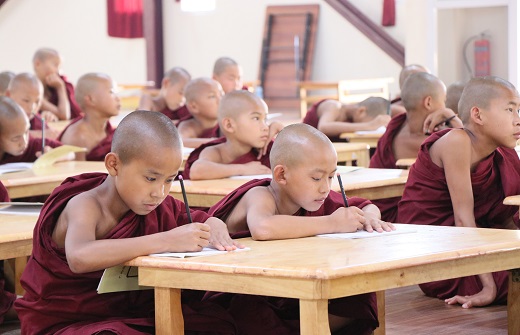 Master Hsin Tao attended the award ceremony for the vice principal and met with the new staff bhikkhus in Naung Mon.
